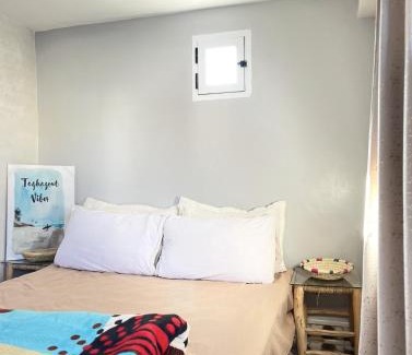 Tamrhakht Cama Y Desayuno | Let Us Surf