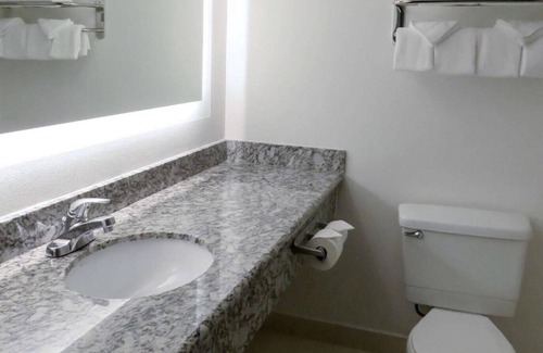 Silver Lake Casa | Let your trip take flight in Everett, WA !