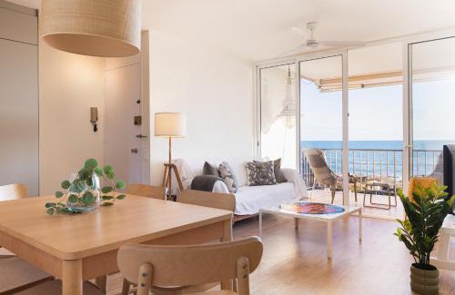 Gava Apartamento | LETS HOLIDAYS Beach front apartment in Gavà Mar, Pine Beach