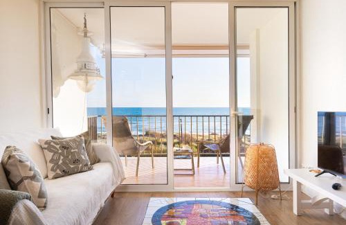 Gava Apartamento | LETS HOLIDAYS Beach front apartment in Gavà Mar, Pine Beach