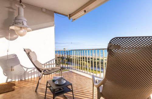 Gava Apartamento | LETS HOLIDAYS Beach front apartment in Gavà Mar, Pine Beach