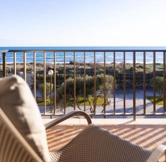 Gava Apartamento | LETS HOLIDAYS Beach front apartment in Gavà Mar, Pine Beach