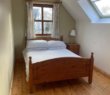 Letterfrack Casa | Letterfrack Farm Cottage in village on a farm beside Connemara National Park