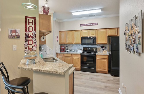 Southwood Valley Casa | Lettermen's Lounge ~ Aggieland Vacation Rentals