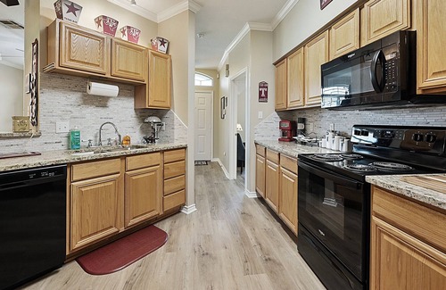 Southwood Valley Casa | Lettermen's Lounge ~ Aggieland Vacation Rentals