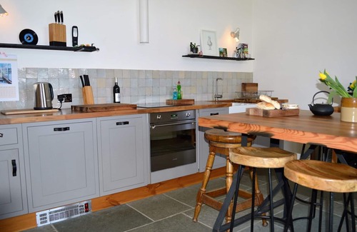 Colintraive Apartamento | Letters Lodge North, recientemente reformado, balcón con vista al lago Fyne, capacidad para 6 personas
