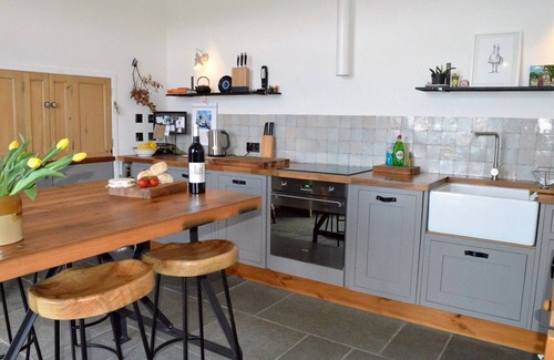 Colintraive Apartamento | Letters Lodge North, recientemente reformado, balcón con vista al lago Fyne, capacidad para 6 personas