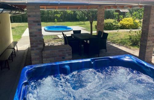 Bekesszentandras Casa | Levendulás Tanya Szarvas - Jakuzzi és medence