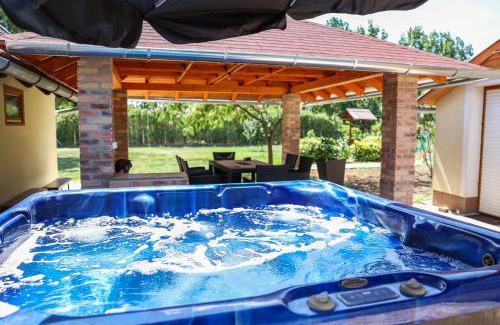 Bekesszentandras Casa | Levendulás Tanya Szarvas - Jakuzzi és medence