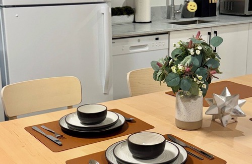 Willoughby Apartamento | Levida Living - Cozy 2 Bedroom Suite at the Heart of Langley