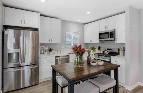 Grant Hill Villa | Leyla/ Pool, Spa/Min to Downtown/Freeways/Beaches