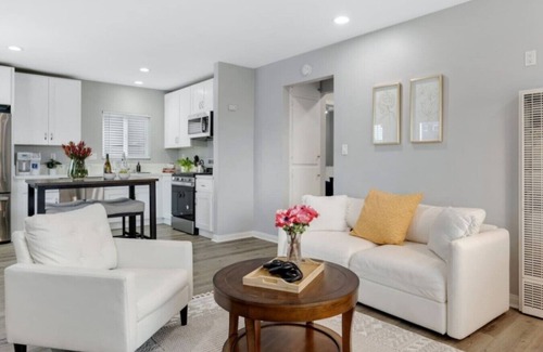 Grant Hill Villa | Leyla/ Pool, Spa/Min to Downtown/Freeways/Beaches