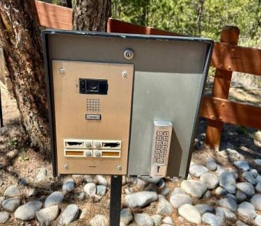 Colorado Springs Casa | Lg 4-br 2-ba with pool table and 7 person -hottub 10 min to USAFA