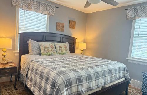 Richmond Casa | LG Central location FREE parking fenced yard FIRE-PIT