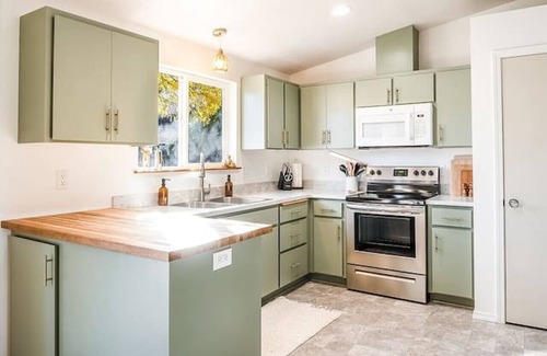 Orchard District Casa | Lg Fenced Yard I KING I Family Friendly I Midtown