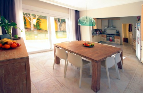 Empedrola Villa | Lg Villa de lujo de 5 camas con jardín y piscina con césped y vistas al mar y la montaña
