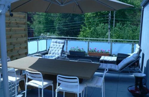 Saint-Nicolas Casa | liège 4420 rue jean Jaurès 45 grande maison joyeuse avec terrasse 30m2 pour 8 personnes maximum