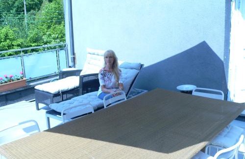 Saint-Nicolas Casa | liège 4420 rue jean Jaurès 45 grande maison joyeuse avec terrasse 30m2 pour 8 personnes maximum