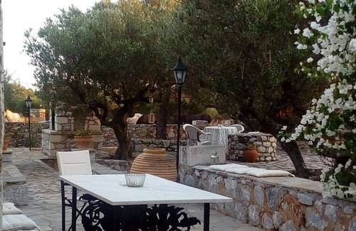 Charouda Apartamento | Liako: Apartment with a big balcony and nice view in the village