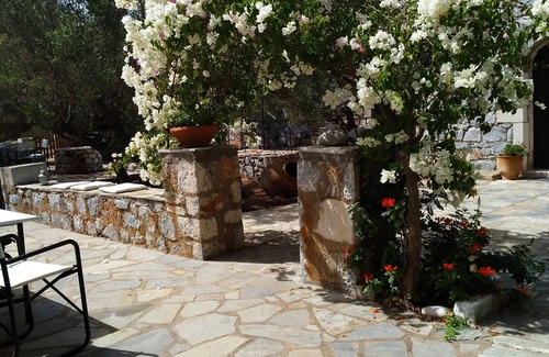 Charouda Apartamento | Liako: Apartment with a big balcony and nice view in the village