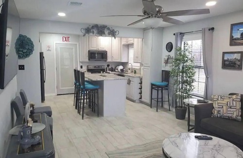 San Antonio Casa | Lib's Place ... A cheerful three bedroom home!