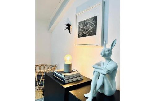 Sao Jose Apartamento | Liberdade Stylish Attic Apt with AC and City View