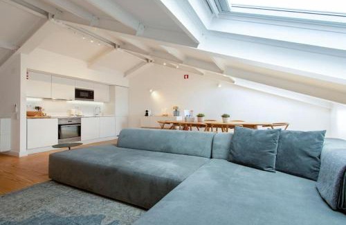 Sao Jose Apartamento | Liberdade Stylish Attic Apt with AC and City View