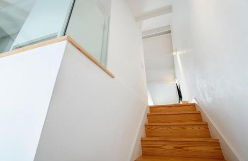 Sao Jose Apartamento | Liberdade Stylish Attic Apt with AC and City View