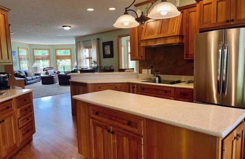 New Philadelphia Casa | Liberty Hill Lodge, Hot Tub & Pool