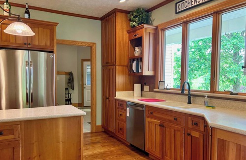 New Philadelphia Casa | Liberty Hill Lodge, Hot Tub & Pool