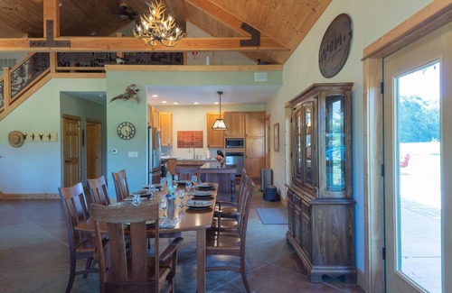 Palmyra Cabina | Liberty Lodge - modern, accessible & surrounded by nature