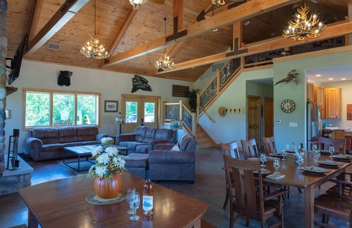 Palmyra Cabina | Liberty Lodge - modern, accessible & surrounded by nature