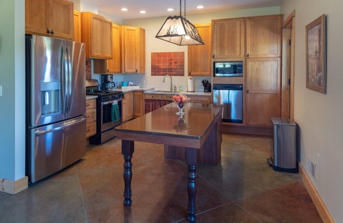 Palmyra Cabina | Liberty Lodge - modern, accessible & surrounded by nature