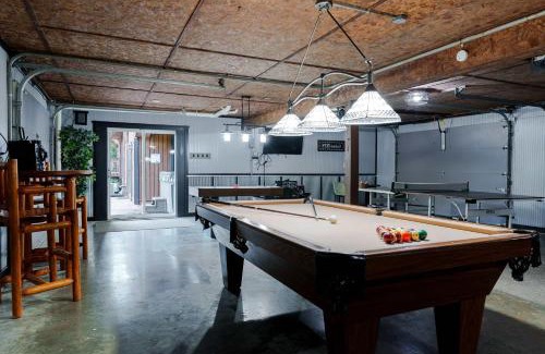 New Plymouth Casa | Liberty Lodge Pool & Hot Tub Game Room BBQ