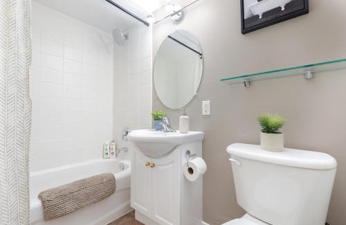 King West Village Apartamento | Liberty Village Home 5 mins to Lakeshore!
