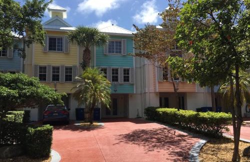 Rock Harbor Casa | LICENSED MGR - 3/3.5 MODERN VILLA - KEY LARGO'S PREMIER OCEANFRONT RESORT AND MARINA!