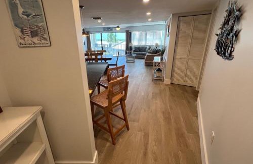 Key Largo Apartamento | LICENSED MGR - MODERN OCEANFRONT CONDO! BEAUTIFUL OCEAN VIEWS! BEACH RESORT! 2 KING BEDs!