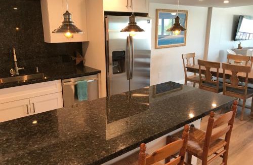 Key Largo Apartamento | LICENSED MGR - MODERN OCEANFRONT CONDO! BEAUTIFUL OCEAN VIEWS! BEACH RESORT! 2 KING BEDs!