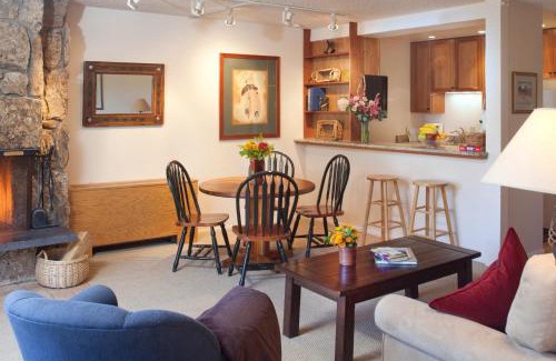 Snowmass Village Apartamento | Lichenhearth - CoralTree Residence Collection