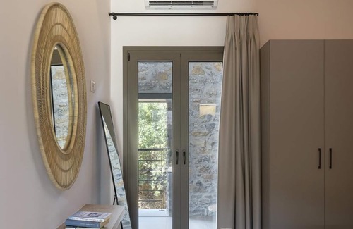 Sourpi Apartamento | Lichnos Luxury Suites Stoa