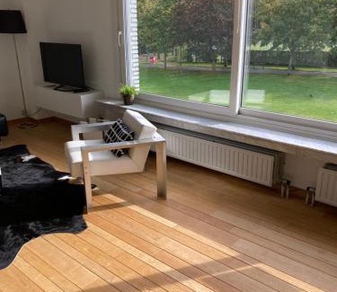 Merksem Apartamento | Lichtrijk mooi appartement met zicht op hof van Roosendael