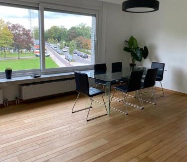 Merksem Apartamento | Lichtrijk mooi appartement met zicht op hof van Roosendael