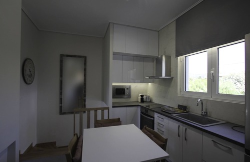 Anavyssos Villa | El Lida Garden Vila ofrece un jardín con piscina y zona de barbacoa ....