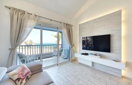 Playa del Aguila Casa | Lidia & Paco Home two bedrooms beachfront