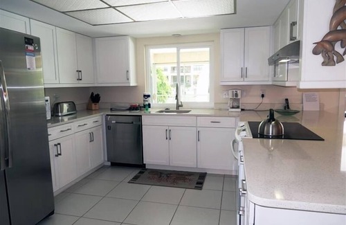 Saint Armands Key Casa | Lido Beach Retreat is the perfect home for your family vacation