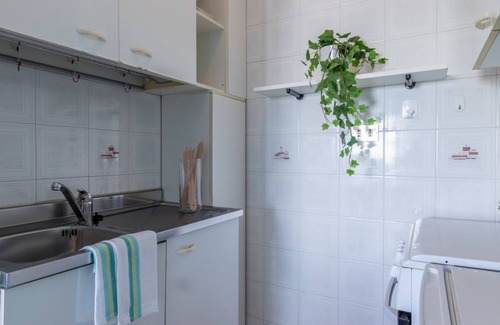 Lido degli Estensi Apartamento | Lido degli Estensi Flat a stone's throw from the beach