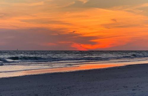 Sarasota Apartamento | Lido Key Hideout with Patio and Yard and Walk to Beach!