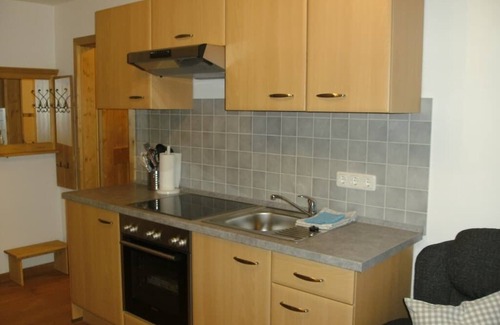 Neualbenreuth Apartamento | Apartamento amueblado con gusto para 1 a 5 personas con balcón.