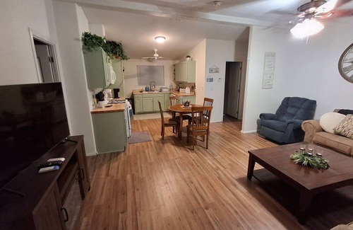 Mohave Valley Casa | Life a beach at the river 3-bedroom house in Mohave ValleynBy the river have fun