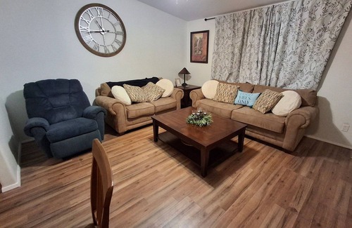 Mohave Valley Casa | Life a beach at the river 3-bedroom house in Mohave ValleynBy the river have fun